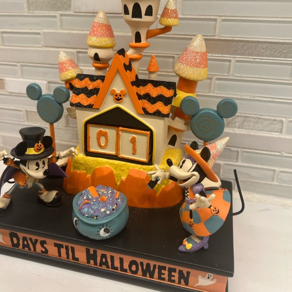 Mickey and Minnie Halloween countdown 2020.  Perfect conditions - Picture 3 of 6